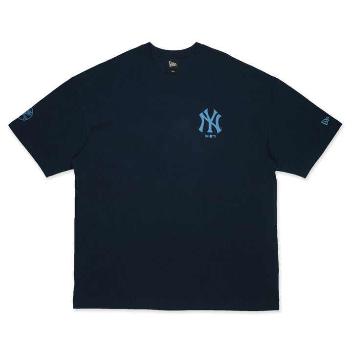 เสื้อโอเวอร์ไซส์ New Era รุ่น New York Yankees Assorted Graphic Donut Oceanside Blue Oversized Short Sleeve T-Shirt