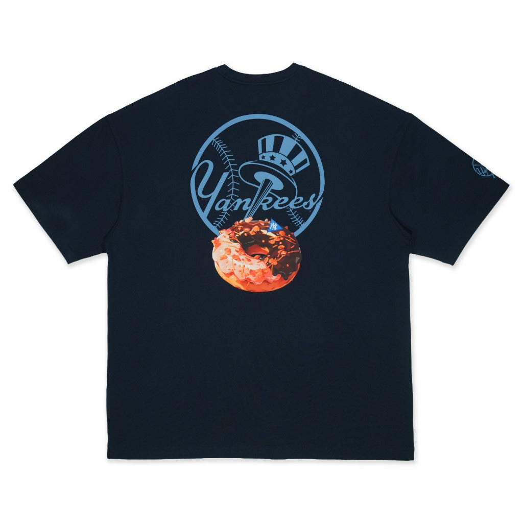 เสื้อโอเวอร์ไซส์ New Era รุ่น New York Yankees Assorted Graphic Donut Oceanside Blue Oversized Short Sleeve T-Shirt