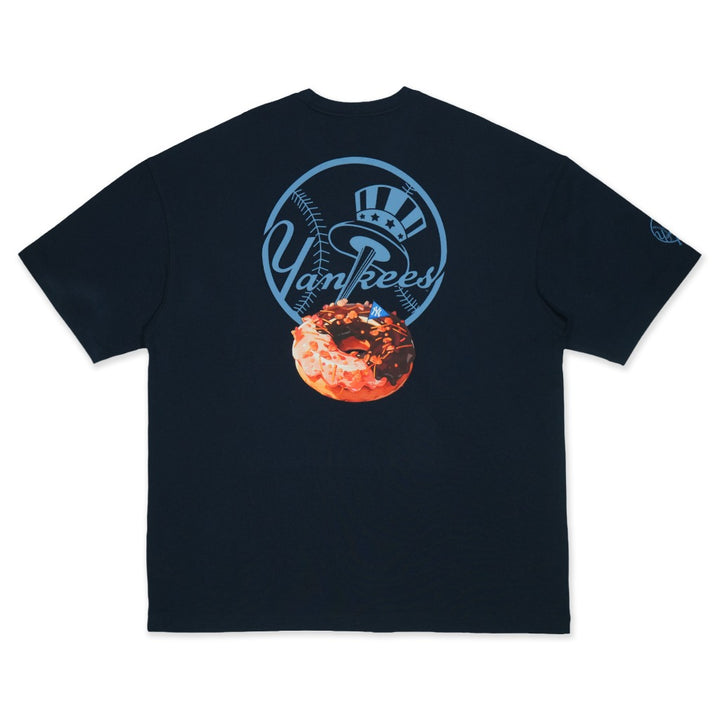 เสื้อโอเวอร์ไซส์ New Era รุ่น New York Yankees Assorted Graphic Donut Oceanside Blue Oversized Short Sleeve T-Shirt