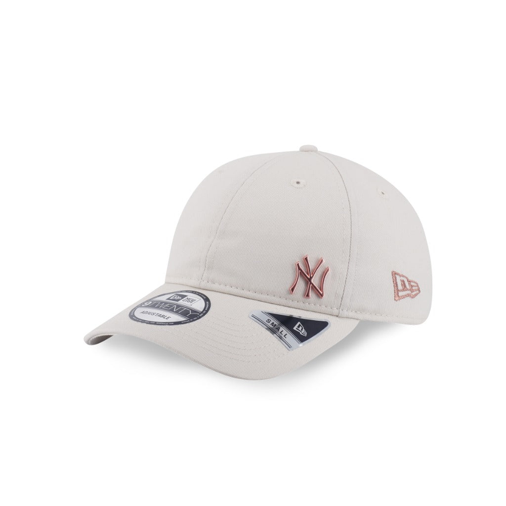 หมวกแก๊ป New Era รุ่น New York Yankees Metal Badge Matte Brushed Ivory 9Twenty Small Cap