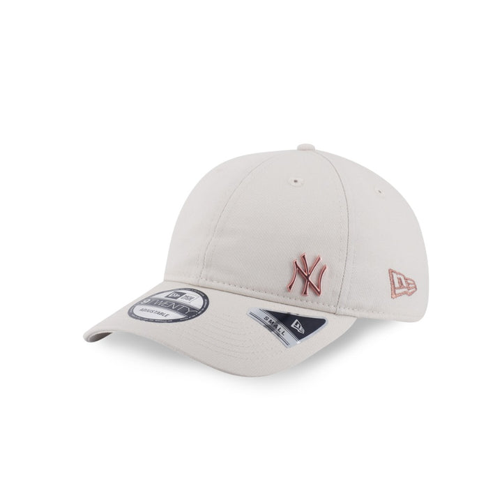 หมวกแก๊ป New Era รุ่น New York Yankees Metal Badge Matte Brushed Ivory 9Twenty Small Cap