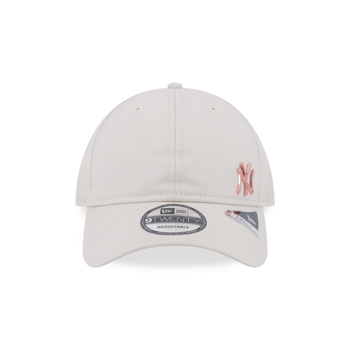 หมวกแก๊ป New Era รุ่น New York Yankees Metal Badge Matte Brushed Ivory 9Twenty Small Cap