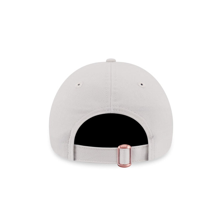 หมวกแก๊ป New Era รุ่น New York Yankees Metal Badge Matte Brushed Ivory 9Twenty Small Cap