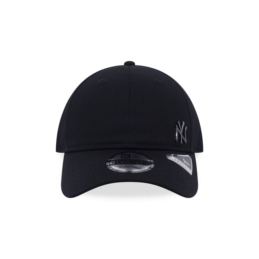 หมวกแก๊ป New Era รุ่น New York Yankees Metal Badge Black Matte Brushed 9Twenty Small Cap