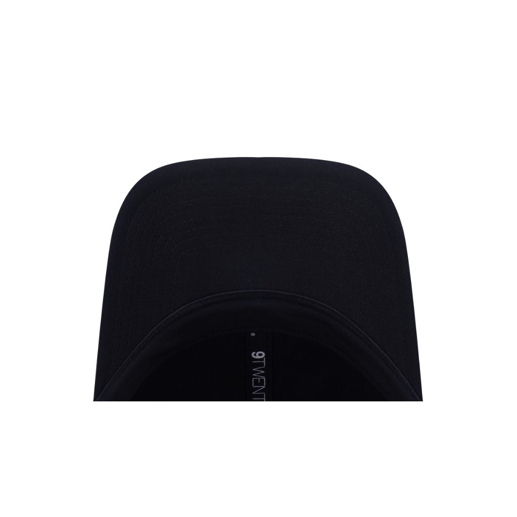 หมวกแก๊ป New Era รุ่น New York Yankees Metal Badge Black Matte Brushed 9Twenty Small Cap