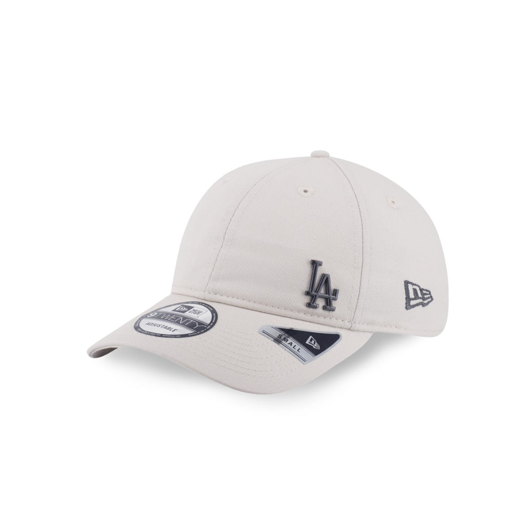 หมวกแก๊ป New Era รุ่น Los Angeles Dodgers Metal Badge Matte Brushed Ivory 9Twenty Small Cap