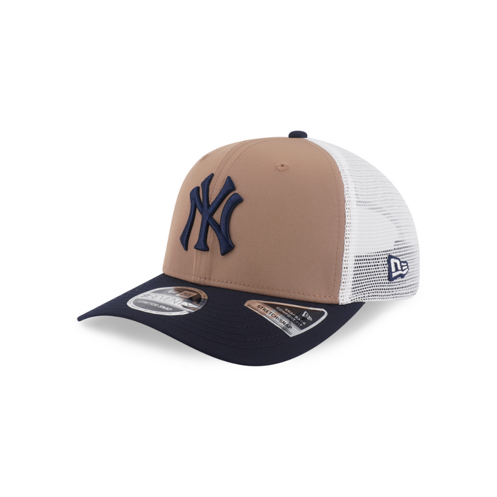 หมวกแก๊ป New Era รุ่น New York Yankees 9Seventy Trucker FW26 Khaki/ Navy 9Seventy Stretch Snap Cap