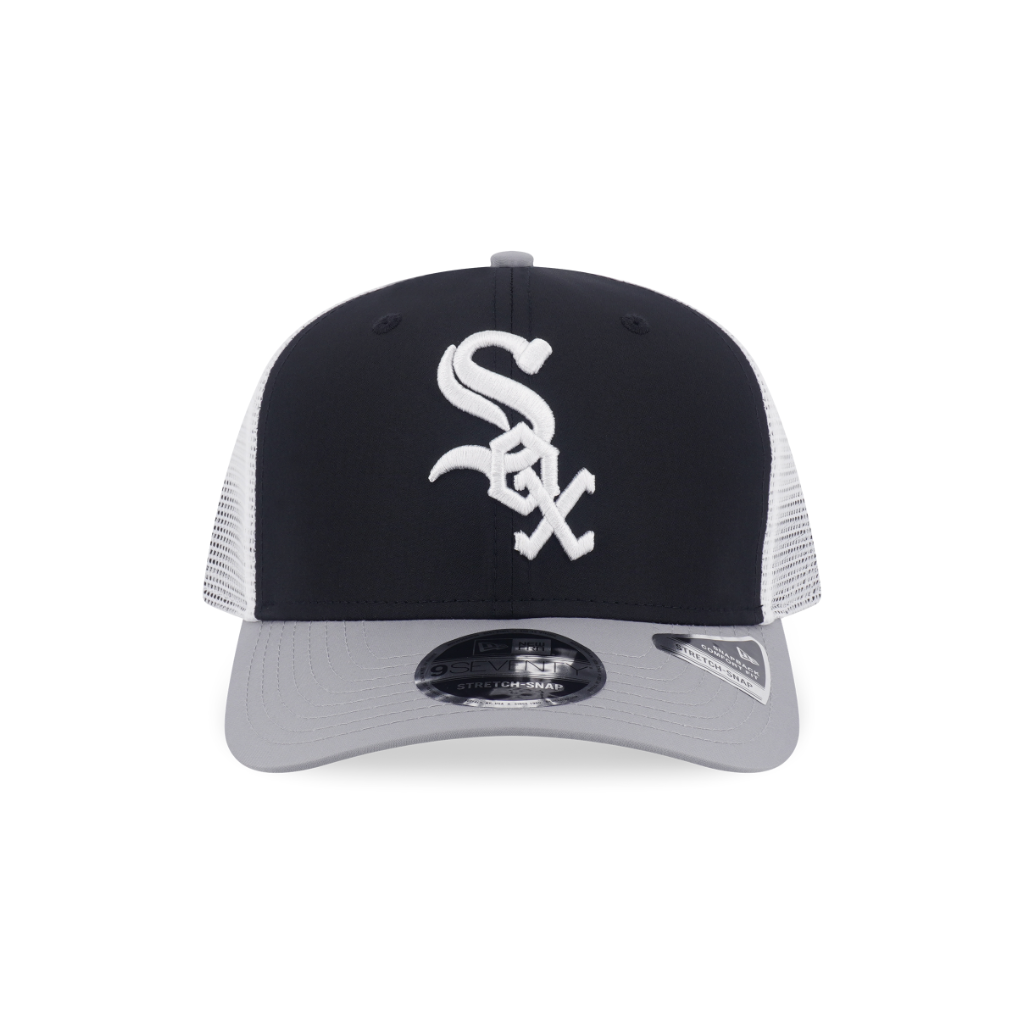 หมวกแก๊ป New Era รุ่น Chicago White Sox 9Seventy Trucker FW26 Black/ Gray 9Seventy Stretch Snap Cap