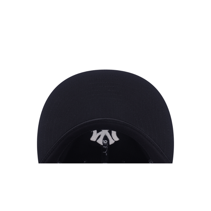 หมวกแก๊ป New Era รุ่น New York Yankees 9Fifty RC Seersucker Black 9Fifty Retro Crown Cap