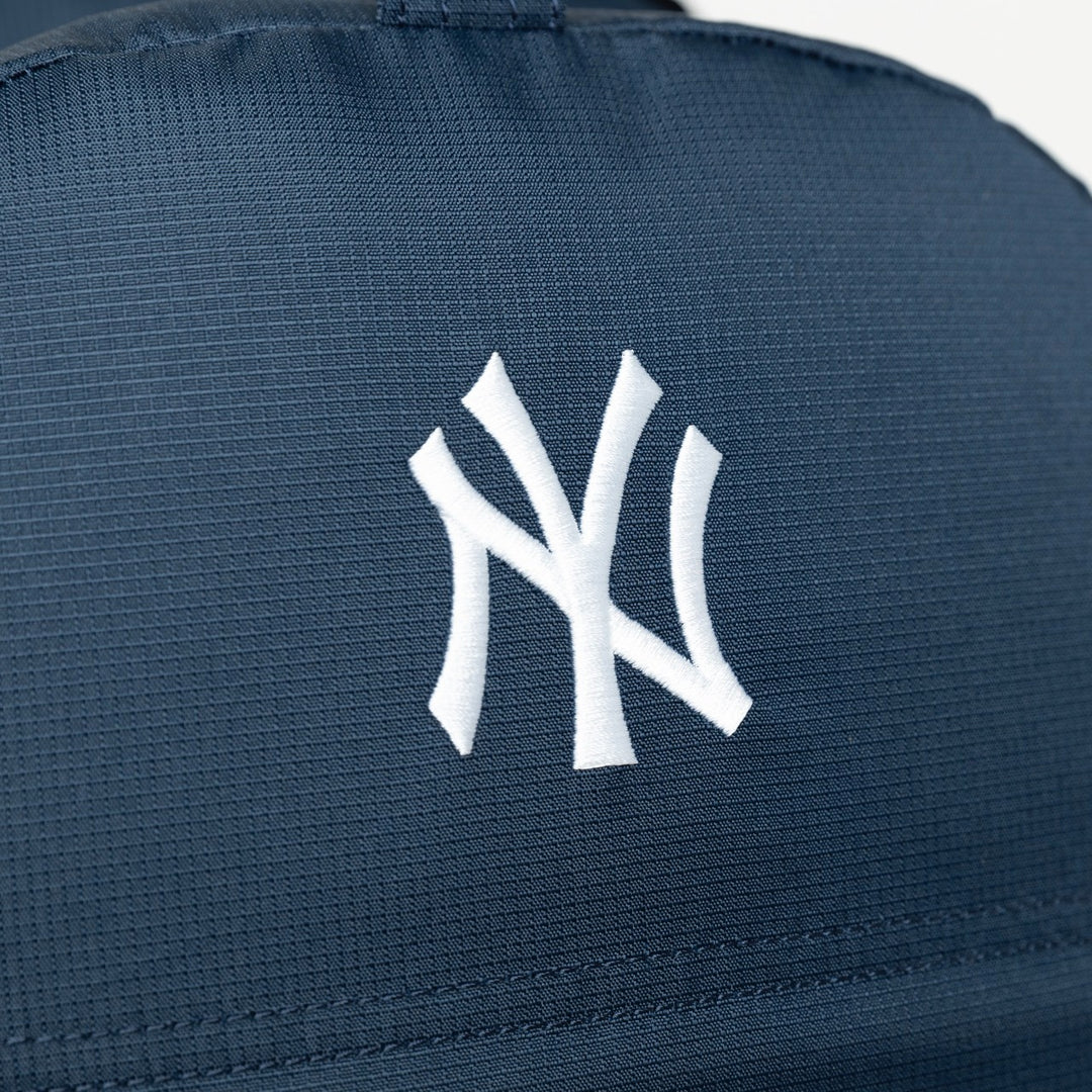 NEW YORK YANKEES NAVY 35L CARRIER PACK