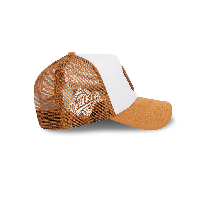 หมวกแก๊ป New Era รุ่น New York Yankees Earthtones World Series 2-Tone Toasted Peanut Visor White 9Forty AF Trucker Cap