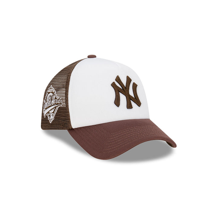 หมวกแก๊ป New Era รุ่น New York Yankees Earthtones World Series 2-Tone Walnut Visor White 9Forty AF Trucker Cap