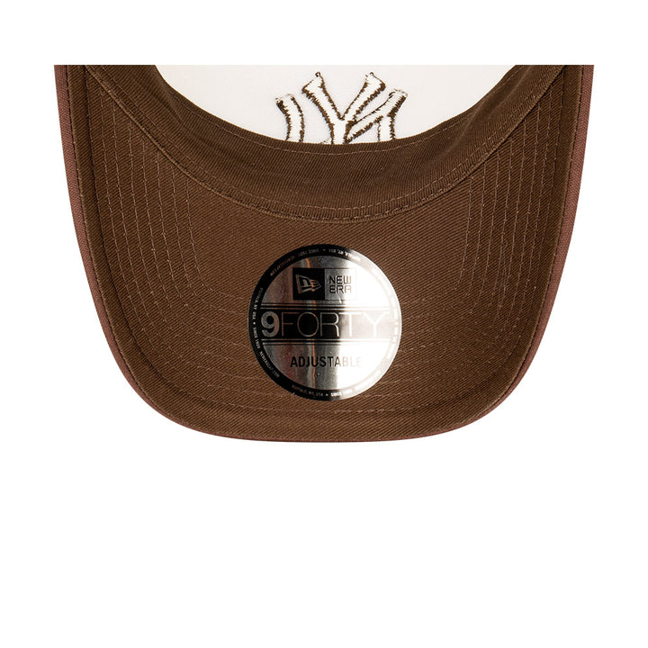 หมวกแก๊ป New Era รุ่น New York Yankees Earthtones World Series 2-Tone Walnut Visor White 9Forty AF Trucker Cap