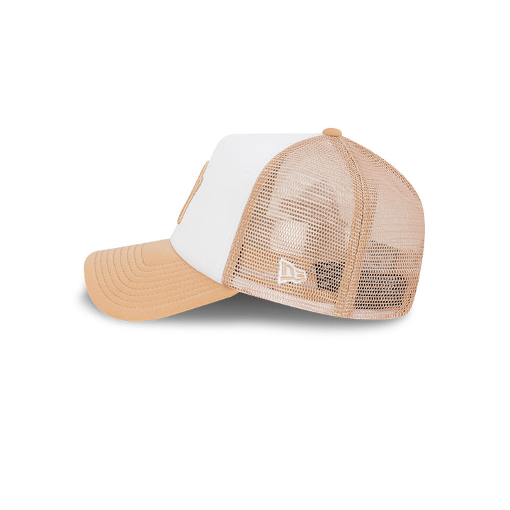 หมวกแก๊ป New Era รุ่น New York Yankees Earthtones World Series 2-Tone Camel Visor White 9Forty AF Trucker Cap