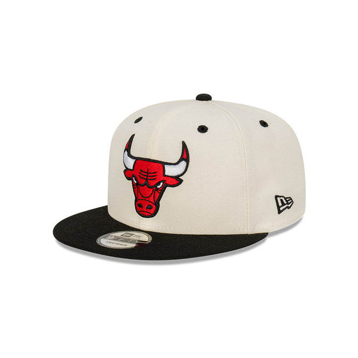 New Era หมวกรุ่น Chicago Bulls 2-Tone Black Visor Chrome White 9Fifty Cap