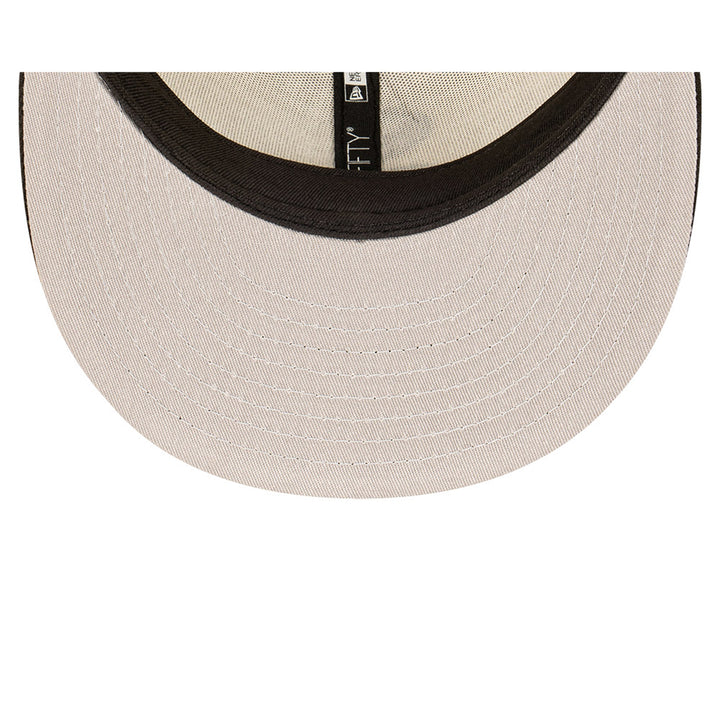 New Era หมวกรุ่น Chicago Bulls 2-Tone Black Visor Chrome White 9Fifty Cap