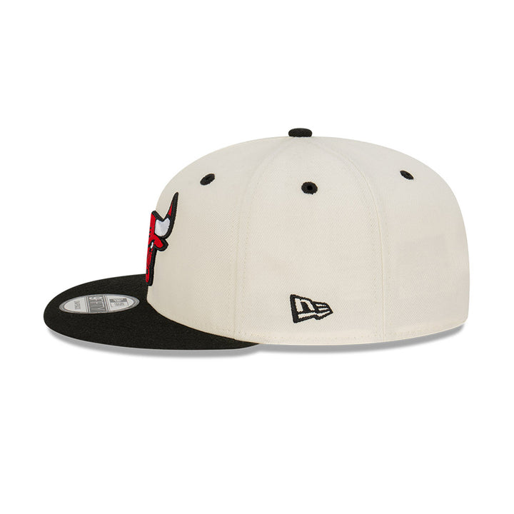New Era หมวกรุ่น Chicago Bulls 2-Tone Black Visor Chrome White 9Fifty Cap
