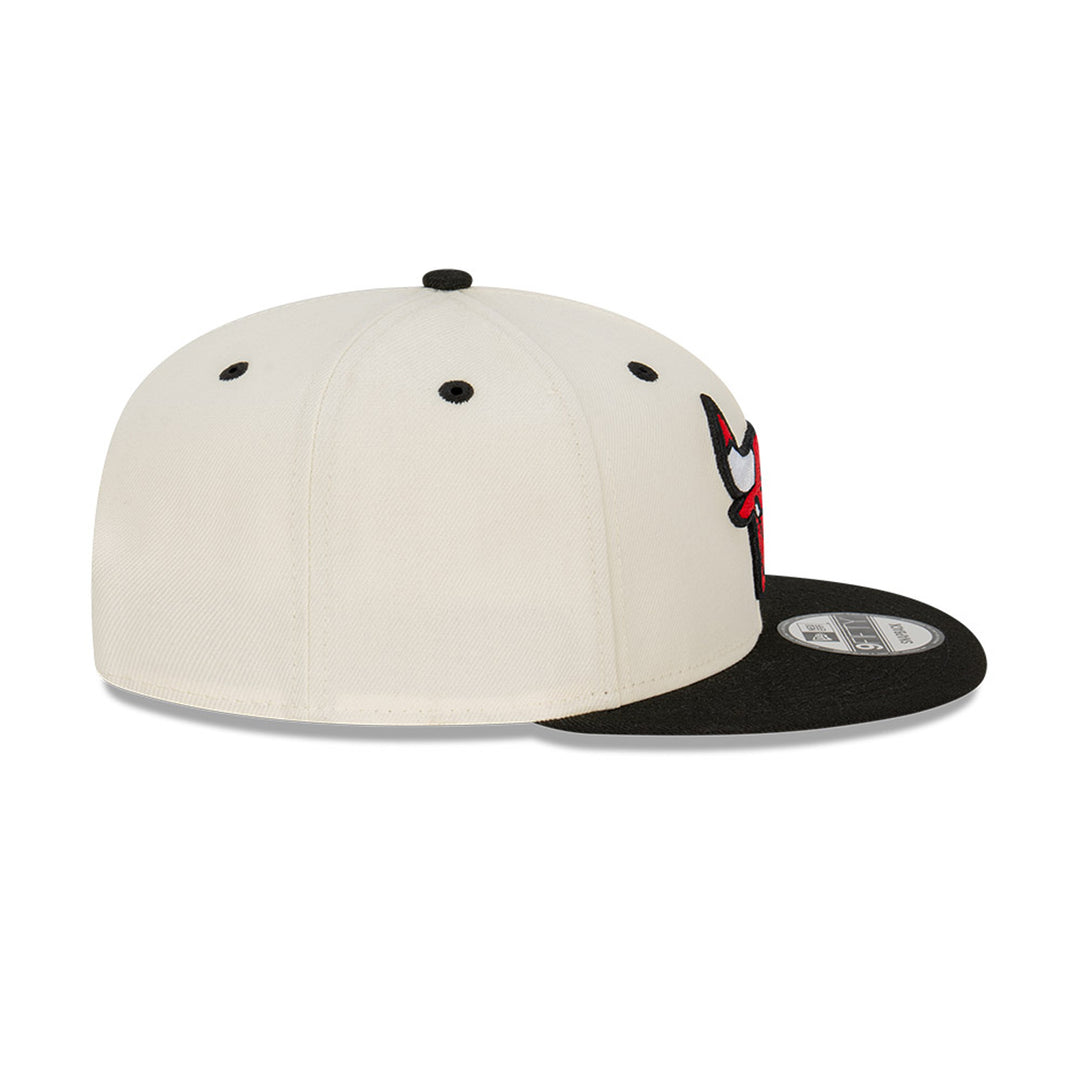 New Era หมวกรุ่น Chicago Bulls 2-Tone Black Visor Chrome White 9Fifty Cap