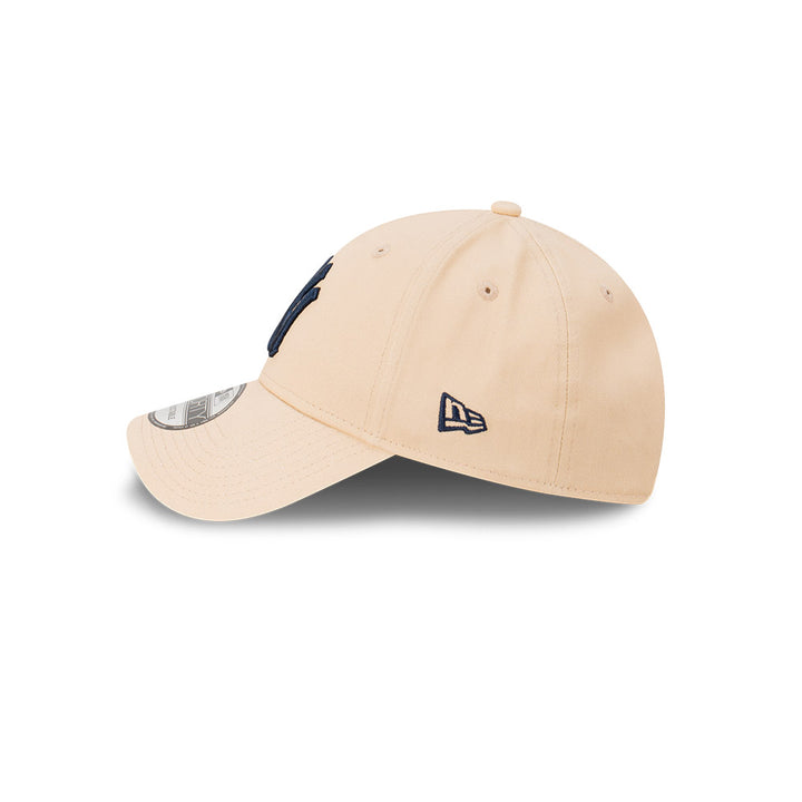 New Era หมวกรุ่น NEW YORK YANKEES OAT MILK 9FORTY CAP