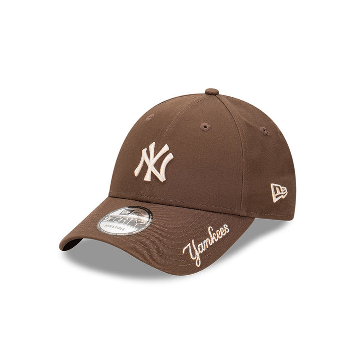 New Era หมวกรุ่น New York Yankees Visor Script Walnut Brown 9FORTY A-Frame Cap