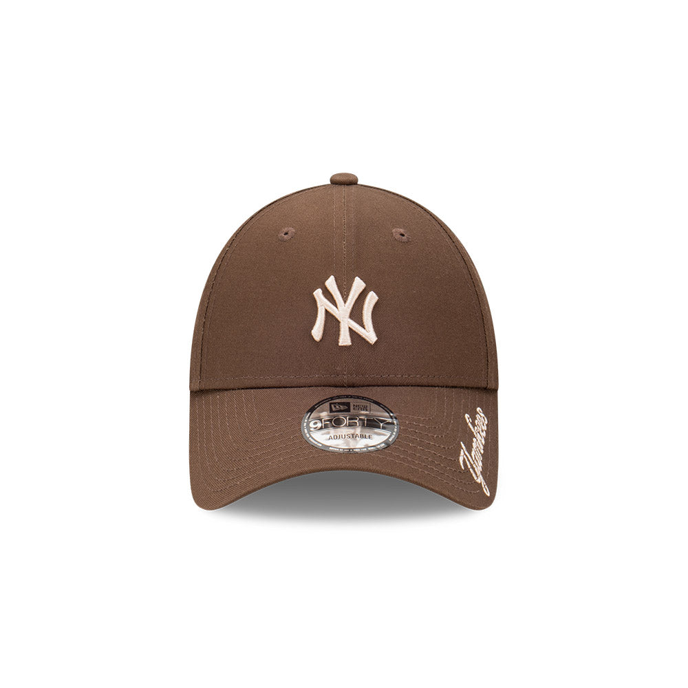 New Era หมวกรุ่น New York Yankees Visor Script Walnut Brown 9FORTY A-Frame Cap