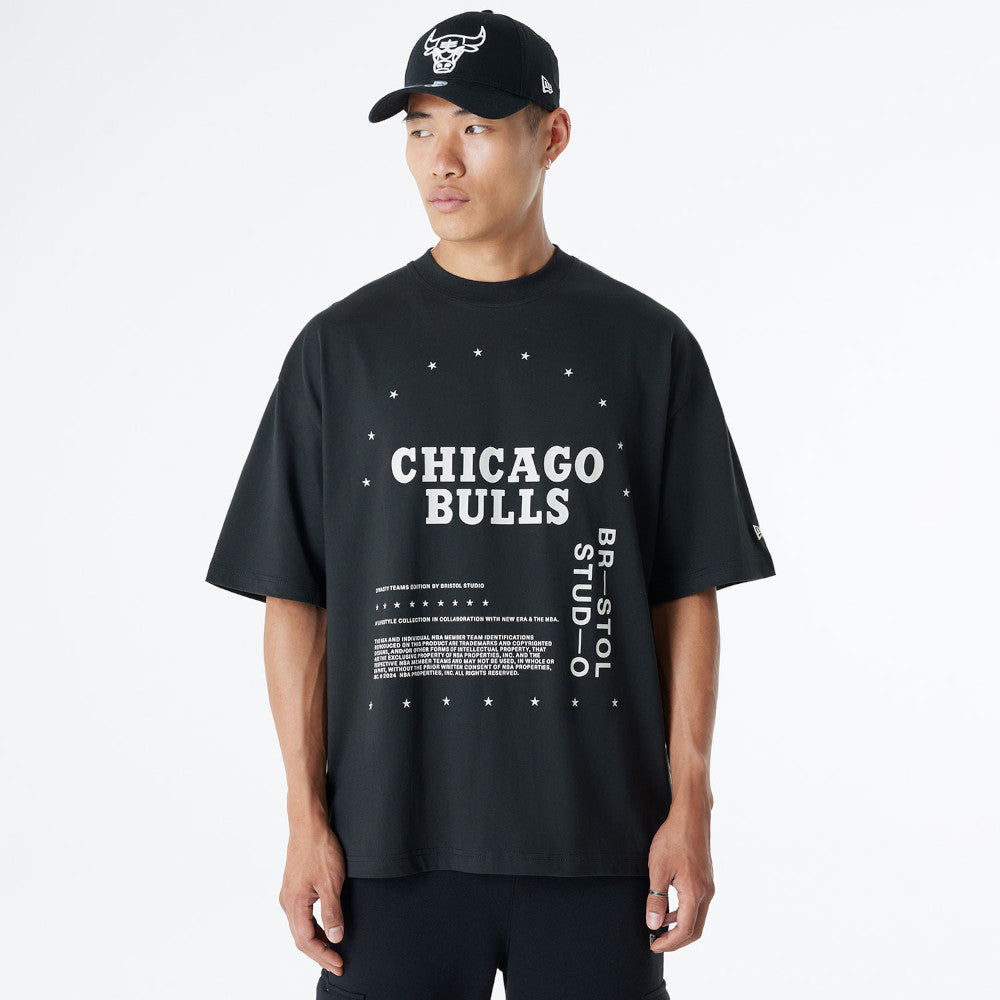 New Era เสื้อยืดแขนสั้นรุ่น BRISTOL x NBA 2024 Chicago Bulls Black Short Sleeve Tee