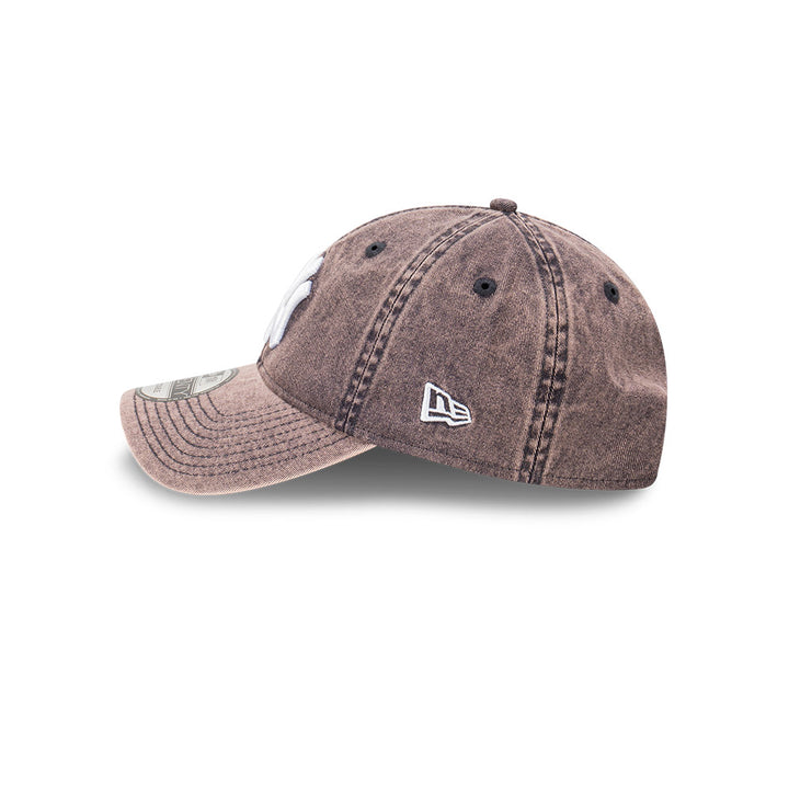 New Era หมวกรุ่น New York Yankees Snow Washed Black 9TWENTY Cap