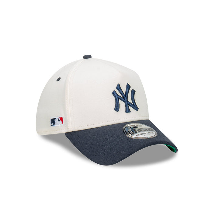 New Era หมวกรุ่น New York Yankees 2-Tone Navy Visor Chrome White 39THIRTY A-Frame Cap