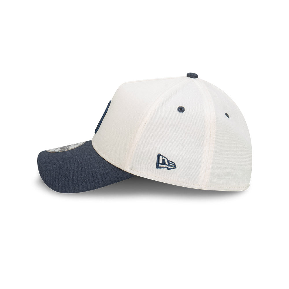 New Era หมวกรุ่น New York Yankees 2-Tone Navy Visor Chrome White 39THIRTY A-Frame Cap