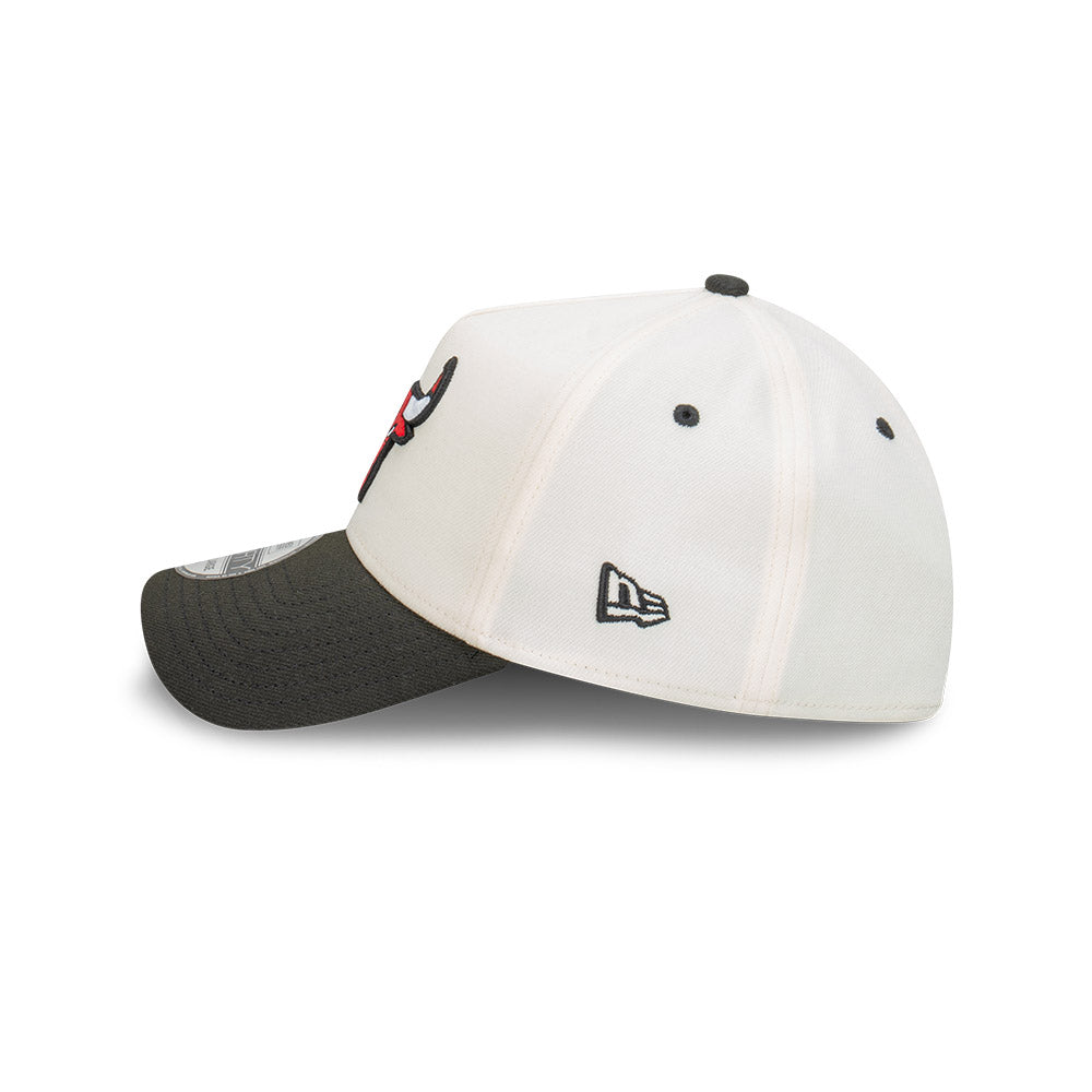 New Era หมวกรุ่น Chicago Bulls 2-Tone Black Visor Chrome White 39THIRTY A-Frame Cap