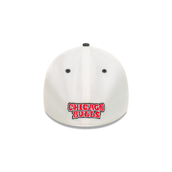 New Era หมวกรุ่น Chicago Bulls 2-Tone Black Visor Chrome White 39THIRTY A-Frame Cap