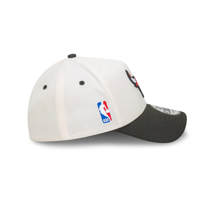 New Era หมวกรุ่น Chicago Bulls 2-Tone Black Visor Chrome White 39THIRTY A-Frame Cap