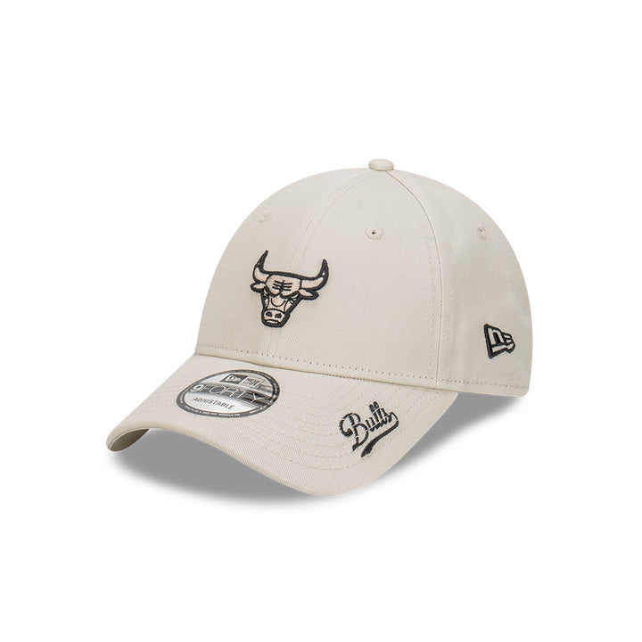 New Era หมวกรุ่น Chicago Bulls Black Visor Script Stone 9FORTY Cap