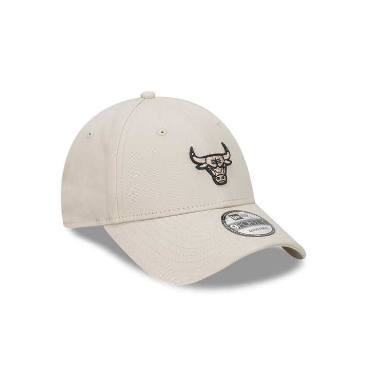New Era หมวกรุ่น Chicago Bulls Black Visor Script Stone 9FORTY Cap