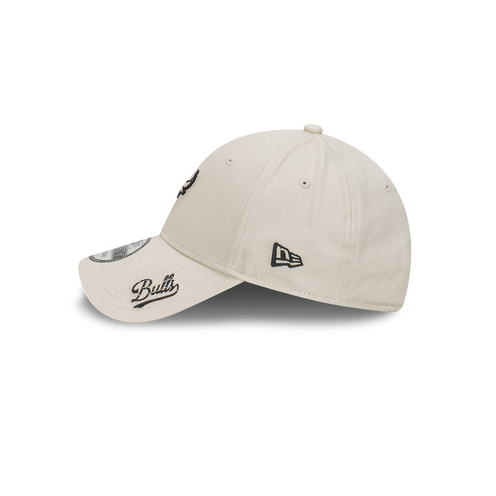 New Era หมวกรุ่น Chicago Bulls Black Visor Script Stone 9FORTY Cap
