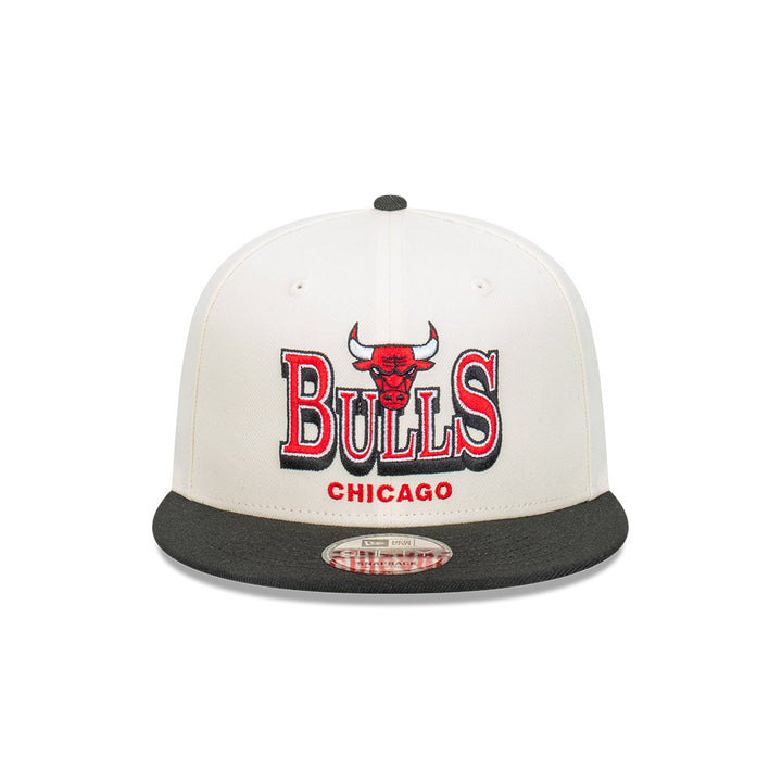 New Era หมวกรุ่น Chicago Bulls Stack Script 2-Tone Black Visor Chrome White 9FIFTY Cap