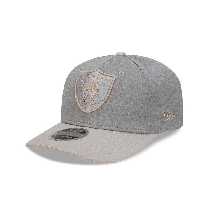 New Era หมวกรุ่น Las Vegas Raiders Shadow Tech 2-Tone Stone Visor Gray 9SEVENTY Stretch-Snap Cap