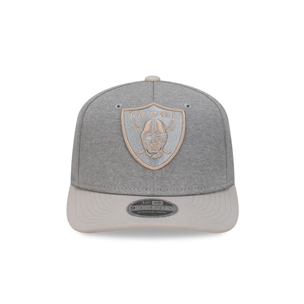 New Era หมวกรุ่น Las Vegas Raiders Shadow Tech 2-Tone Stone Visor Gray 9SEVENTY Stretch-Snap Cap