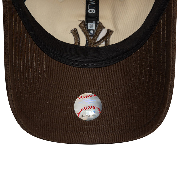 New Era หมวกรุ่น New York Yankees Premium Cord 2-Tone Walnut Visor Stone 9Twenty Cap