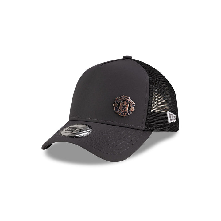 New Era หมวกรุ่น Manchester United EMEA Team Sport Graphite 9Forty E-Frame Trucker Cap