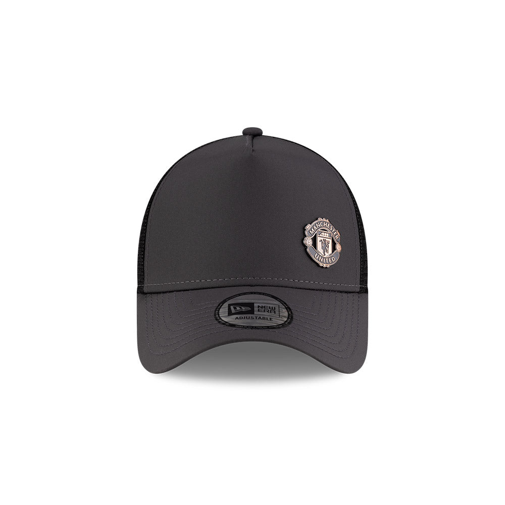 New Era หมวกรุ่น Manchester United EMEA Team Sport Graphite 9Forty E-Frame Trucker Cap