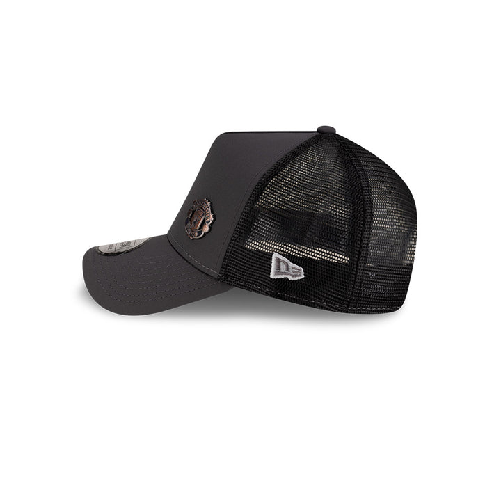 New Era หมวกรุ่น Manchester United EMEA Team Sport Graphite 9Forty E-Frame Trucker Cap