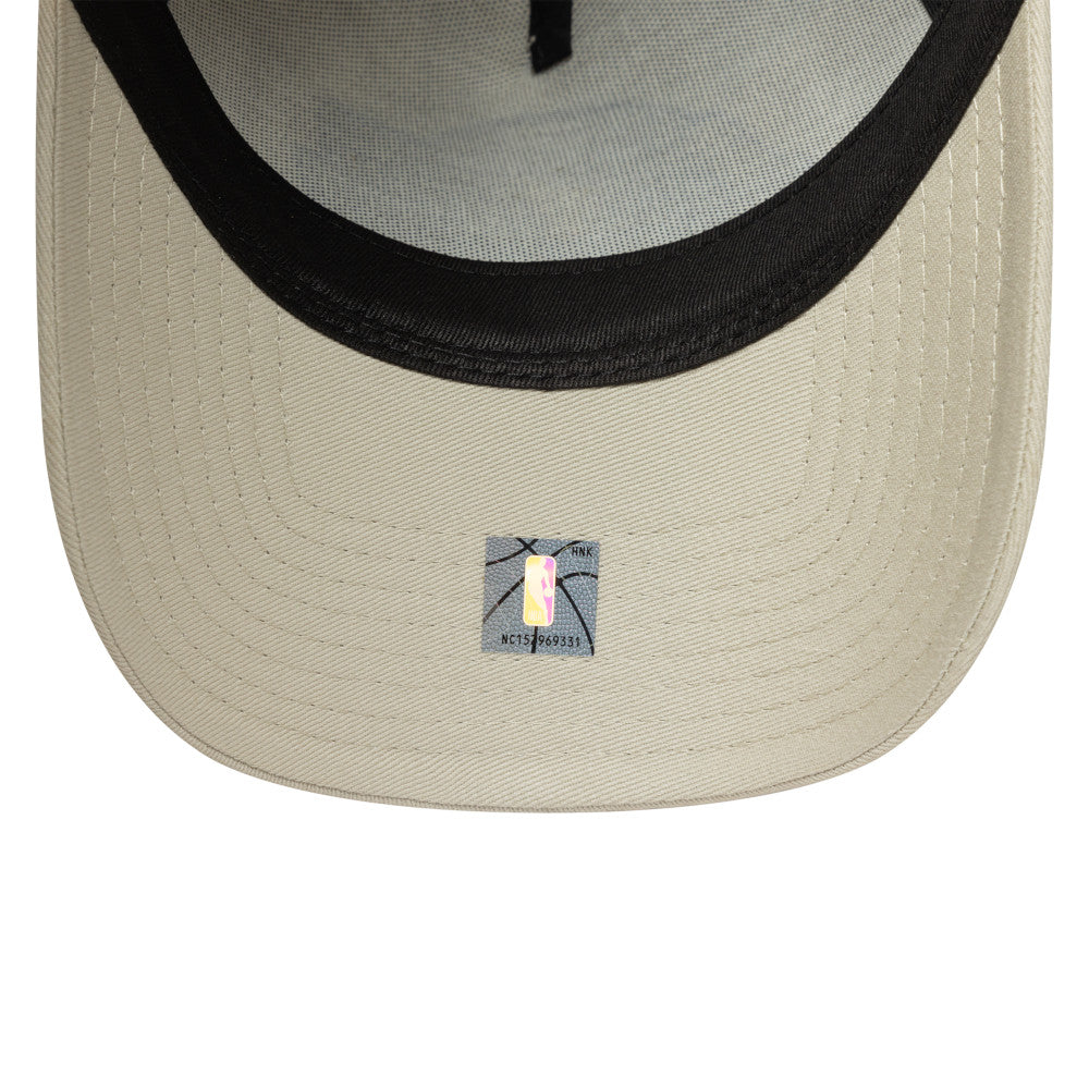 New Era หมวกรุ่น LOS ANGELES LAKERS TONAL OUTLINE STONE 9FORTY EF CAP