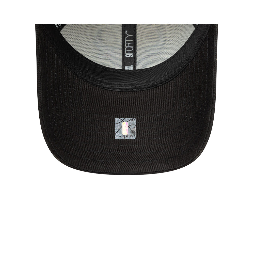 New Era หมวกรุ่น CHICAGO BULLS CONTRAST PATCH STONE 9FORTY CAP