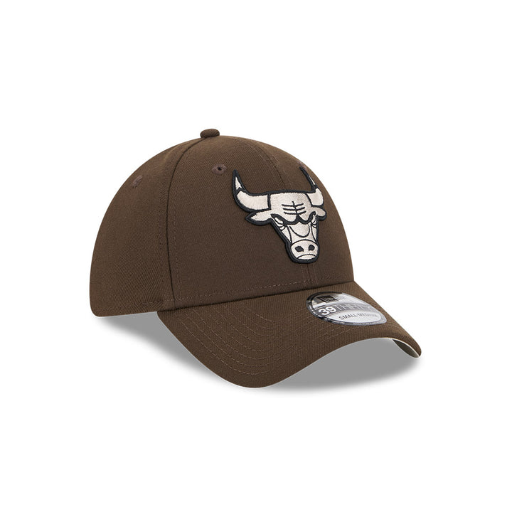 New Era หมวกรุ่น CHICAGO BULLS WALNUT BLACK STONE MOSS 39THIRTY CAP