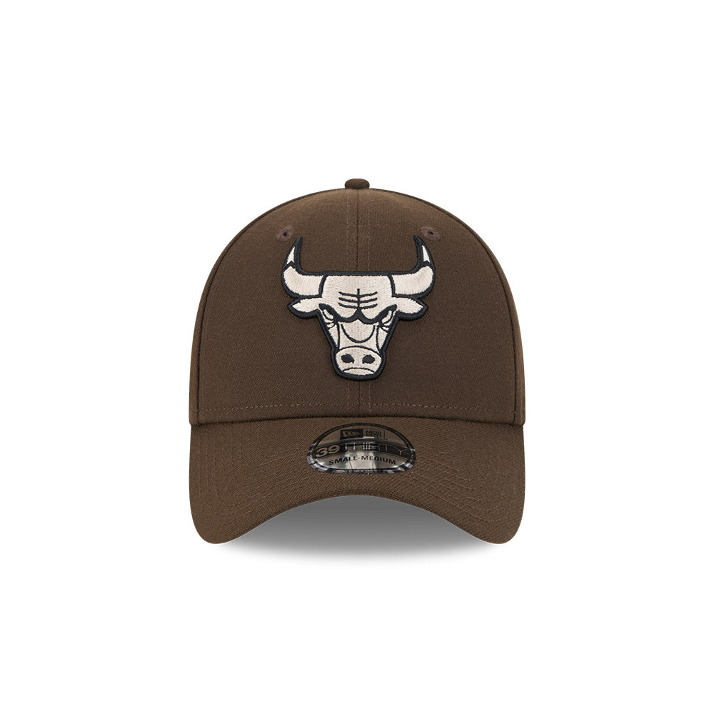 New Era หมวกรุ่น CHICAGO BULLS WALNUT BLACK STONE MOSS 39THIRTY CAP