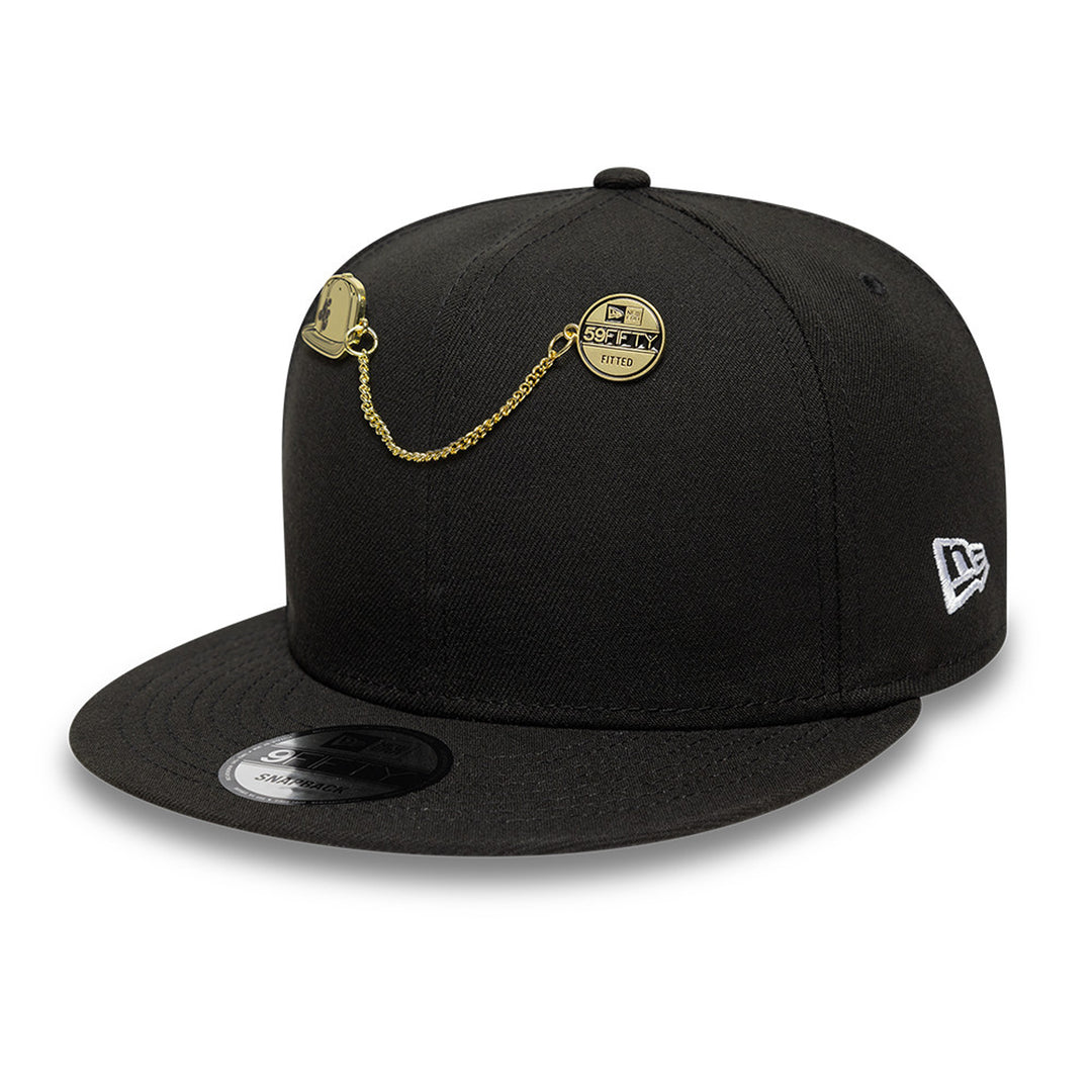 New Era เข็มติดหมวกรุ่น New Era 59FIFTY Day 2025 Cap Sticker NE C Black and Gold Pin Acc