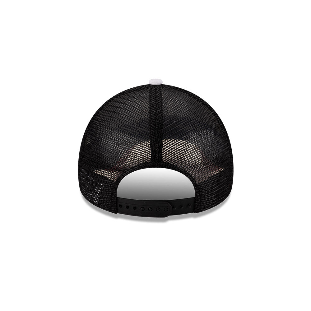 New Era หมวกรุ่น New Era X Netflix Netflix Logo White/ Scarlet 9Forty Trucker Cap