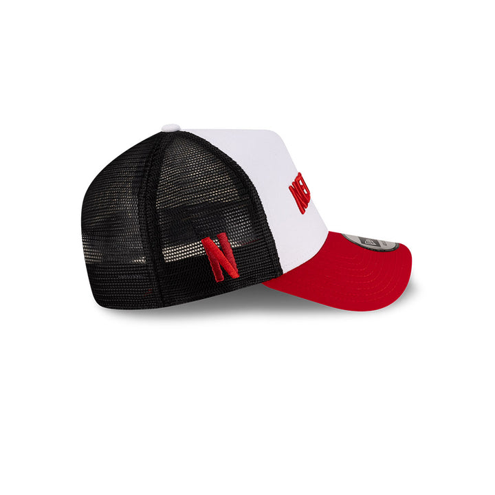 New Era หมวกรุ่น New Era X Netflix Netflix Logo White/ Scarlet 9Forty Trucker Cap
