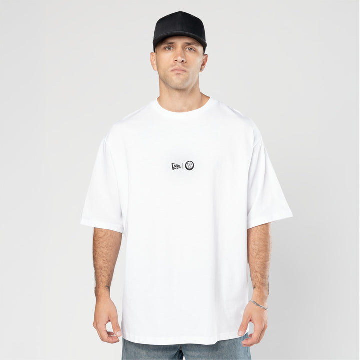 New Era เสื้อยืดแขนสั้นรุ่น New Era X Sakamoto Days White Oversized Short Sleeve Tee